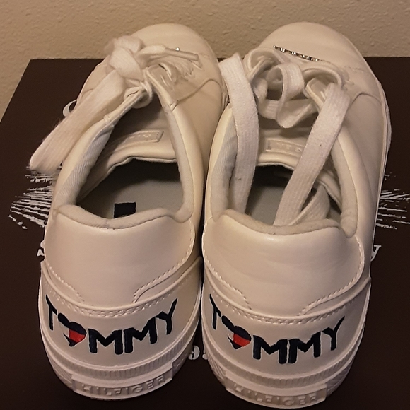 Tommy Hilfiger Shoes White  Alune Lace Up Size 8 EUC - Picture 5 of 12